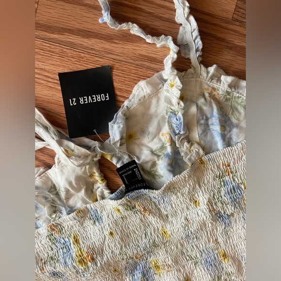 Forever 21 Floral Crop Top - Picture 3 of 3